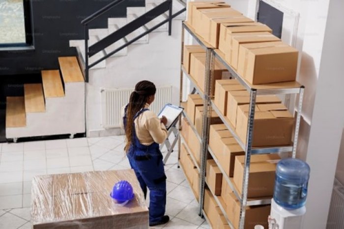 Reasons to Let Greens Removals Handle Your Office Move 
